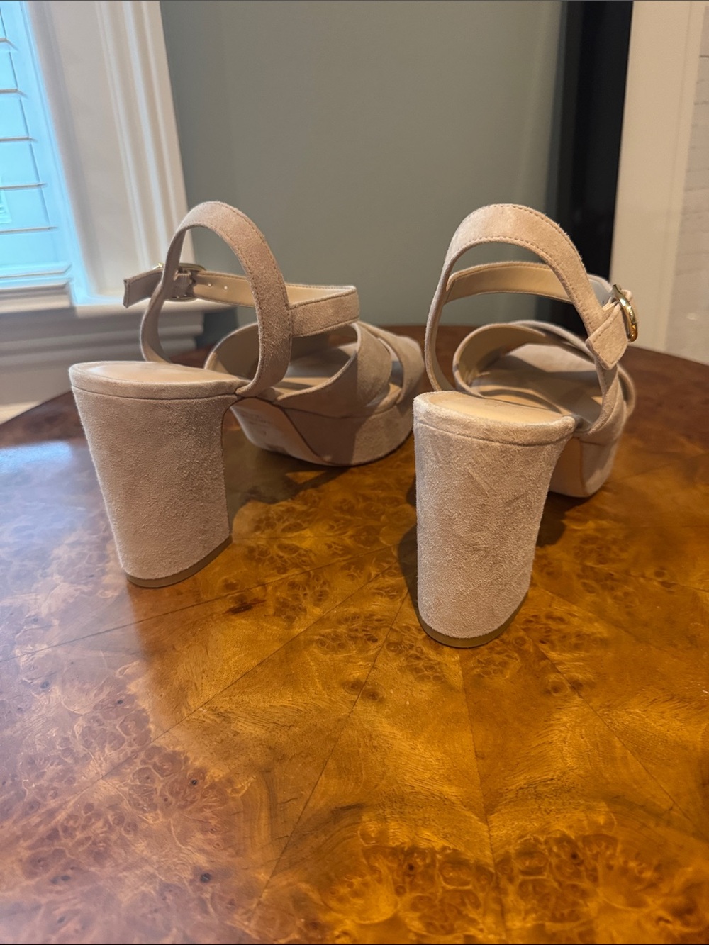 Stuart Weitzman - Picture 3 of 7